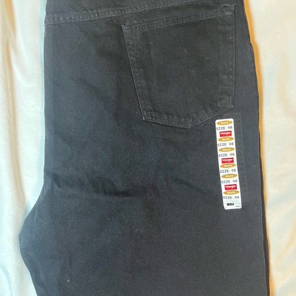 (With Flaw): NWT Wrangler Black Denim Shorts Men's 42 (Flaw on Seam) - Picture 5 of 5